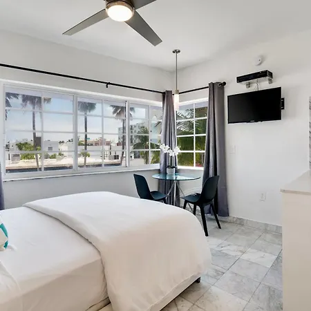 Best Location By The Beach ! Free Wifi - Tv - All Amenities